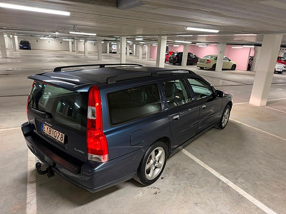 Volvo V70 4 of 12