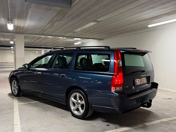 Volvo V70 2 of 12