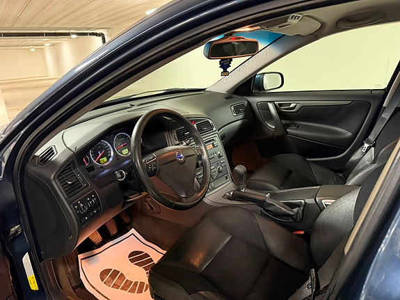 Volvo V70 9 of 12