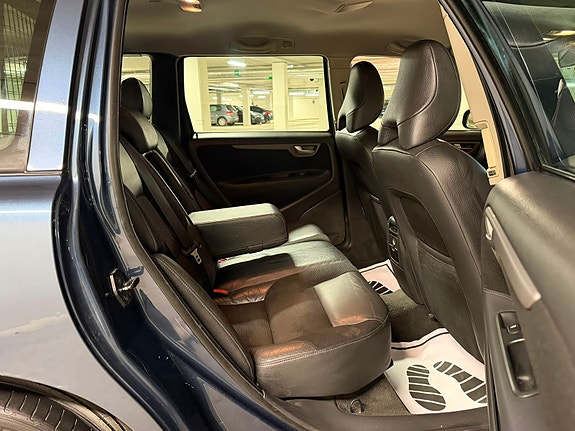 Volvo V70 8 of 12
