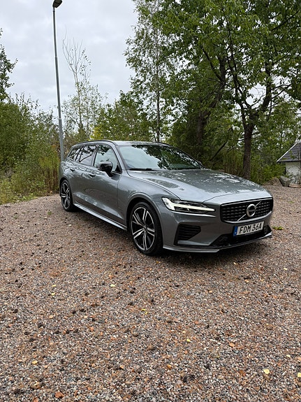Volvo V60 2 of 9