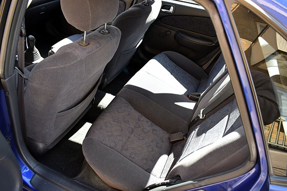 Toyota Corolla 8 of 12