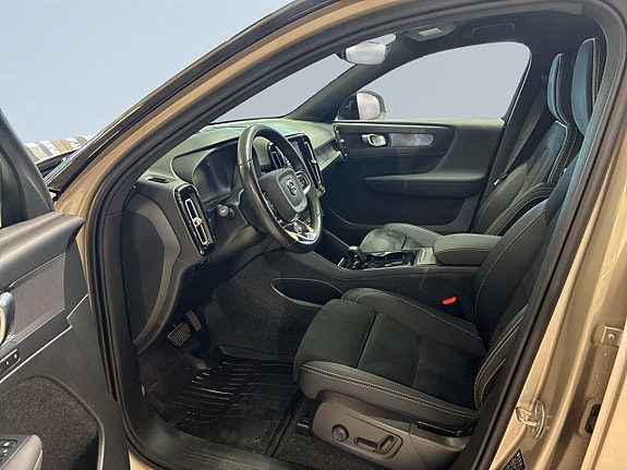 Volvo XC40 7 of 19