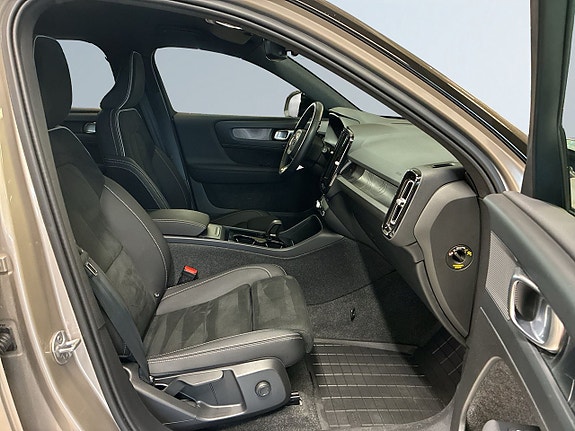 Volvo XC40 10 of 19