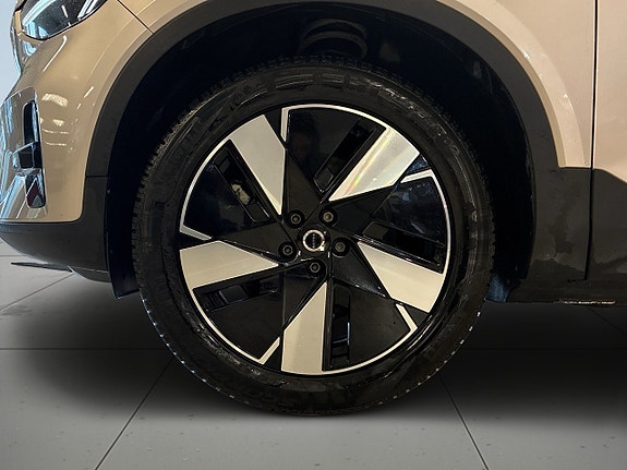Volvo XC40 14 of 19