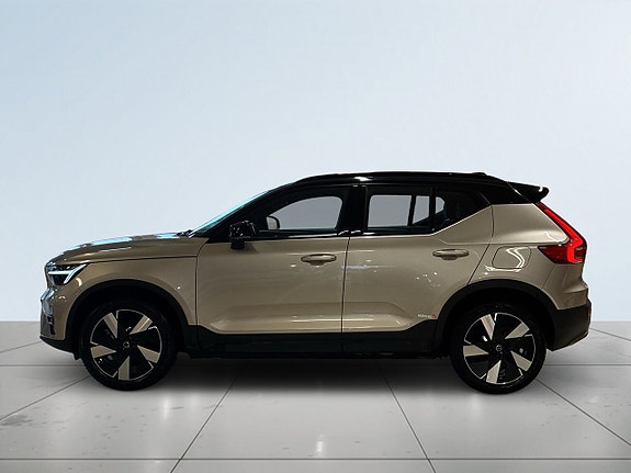 Volvo XC40 4 of 19