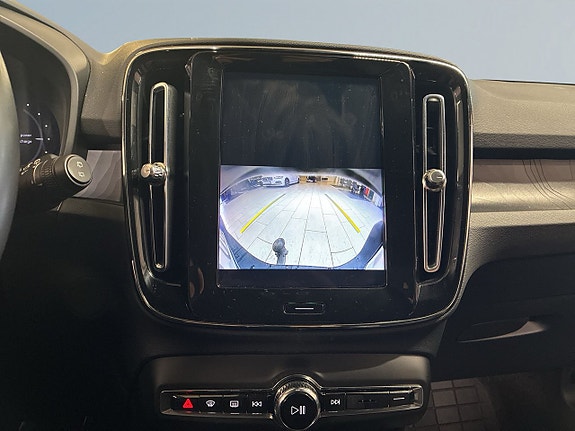 Volvo XC40 11 of 19