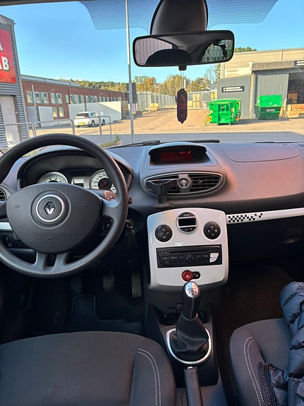 Renault Clio 6 of 9