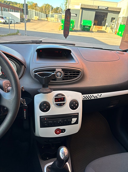 Renault Clio 8 of 9