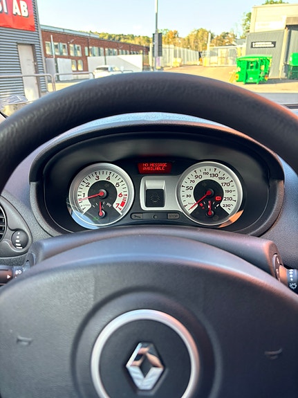 Renault Clio 7 of 9