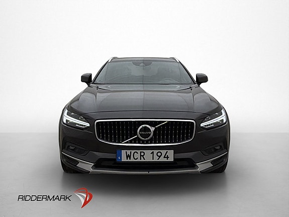 Volvo V90 Cross Country 2 of 30