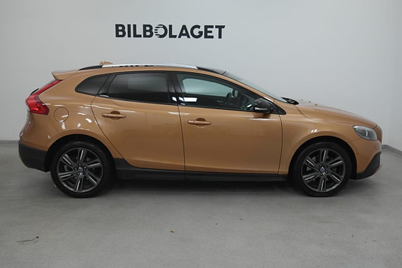 Volvo V40 Cross Country 3 of 19