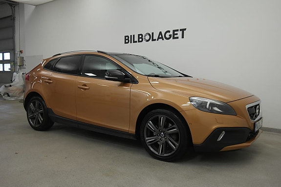 Volvo V40 Cross Country 2 of 19
