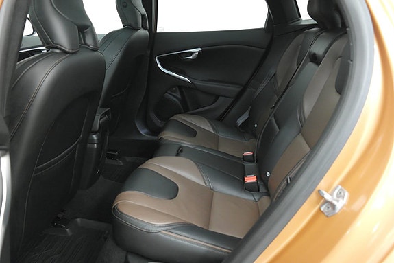 Volvo V40 Cross Country 16 of 19