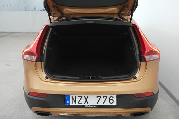 Volvo V40 Cross Country 9 of 19