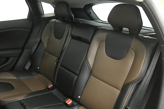 Volvo V40 Cross Country 17 of 19