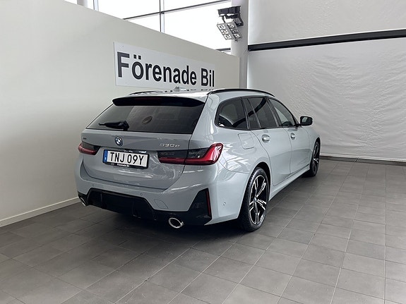 BMW 330e 13 of 15