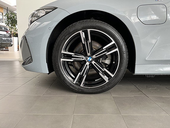 BMW 330e 4 of 15