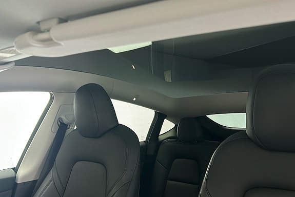 Tesla Model Y 18 of 26