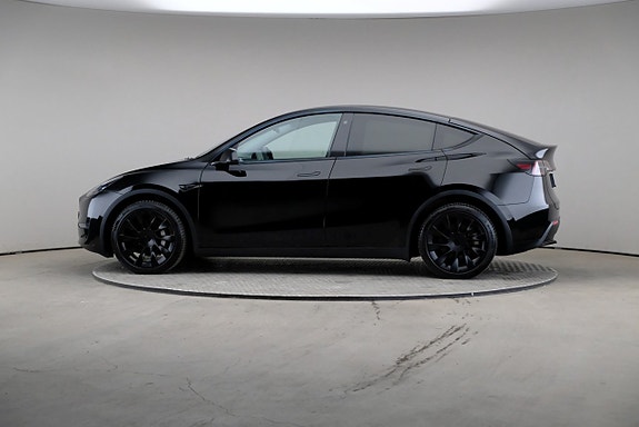 Tesla Model Y 4 of 26