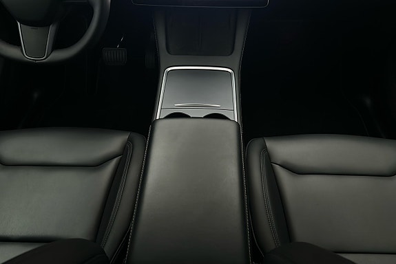 Tesla Model Y 8 of 26