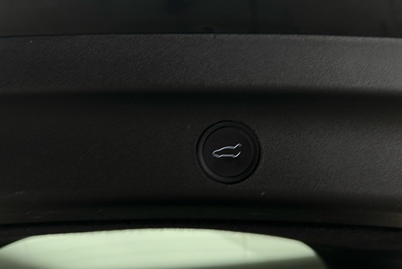 Tesla Model Y 14 of 26