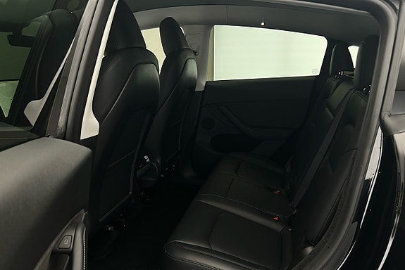 Tesla Model Y 12 of 26