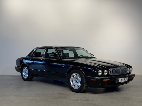 Jaguar XJ 2 of 21