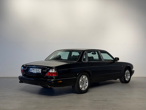Jaguar XJ 3 of 21