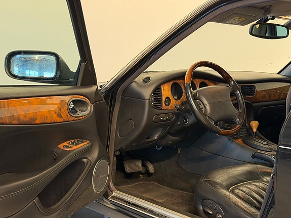 Jaguar XJ 5 of 21