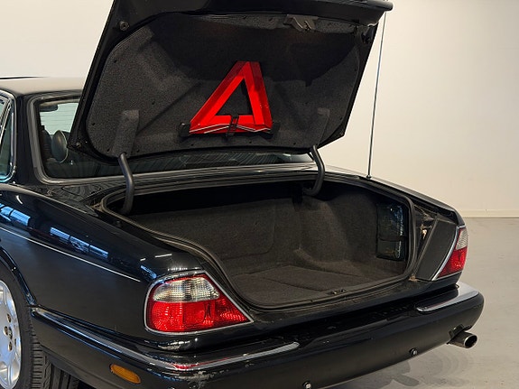 Jaguar XJ 21 of 21