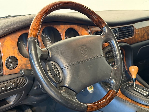 Jaguar XJ 6 of 21