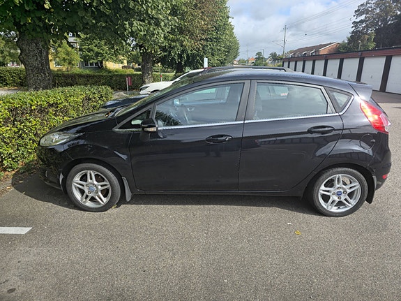 Ford Fiesta 2 of 8