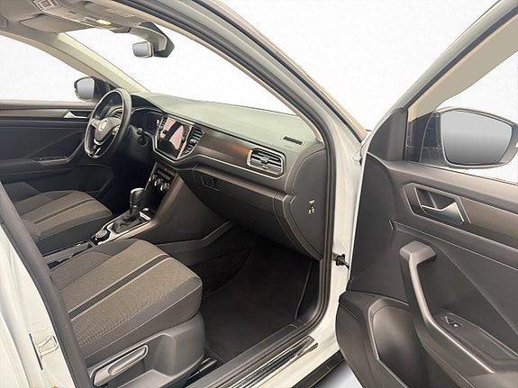 Volkswagen T-Roc 24 of 30