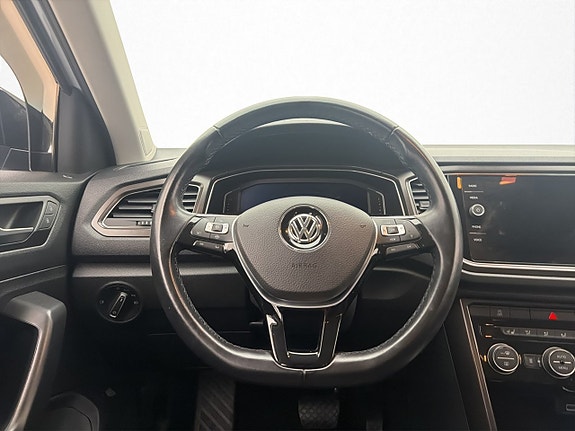 Volkswagen T-Roc 13 of 30