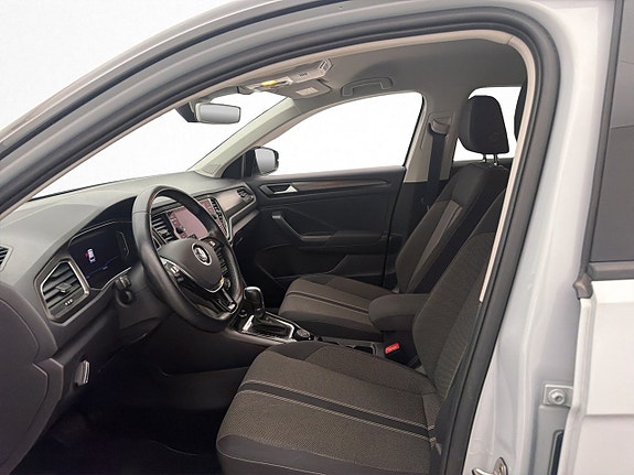 Volkswagen T-Roc 12 of 30