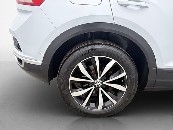 Volkswagen T-Roc 29 of 30
