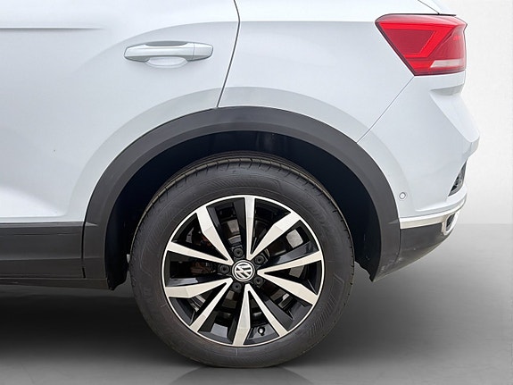 Volkswagen T-Roc 28 of 30