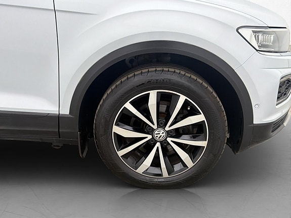 Volkswagen T-Roc 30 of 30