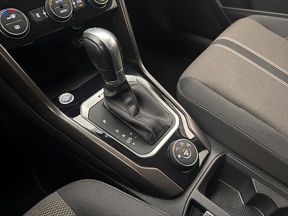 Volkswagen T-Roc 21 of 30