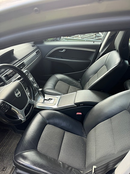 Volvo V70 7 of 9