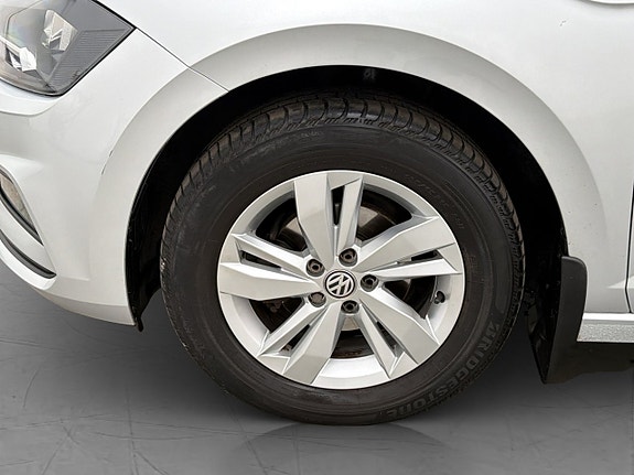Volkswagen Polo 24 of 27