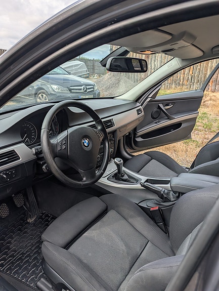 BMW 320d 4 of 8
