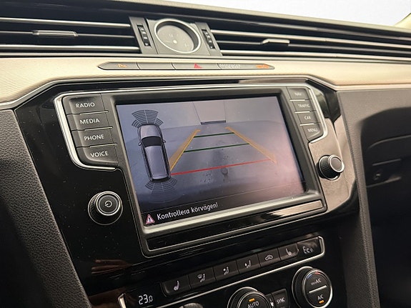 Volkswagen Passat 16 of 29