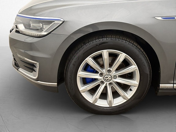 Volkswagen Passat 26 of 29