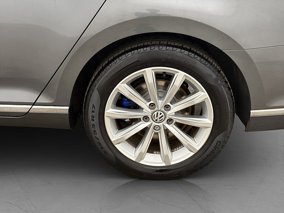 Volkswagen Passat 27 of 29