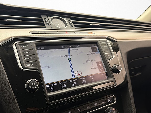 Volkswagen Passat 17 of 29
