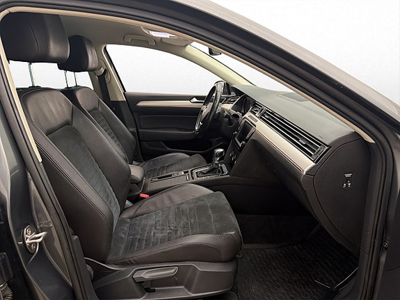 Volkswagen Passat 22 of 29