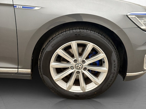 Volkswagen Passat 29 of 29
