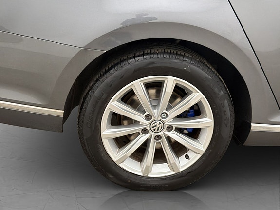 Volkswagen Passat 28 of 29